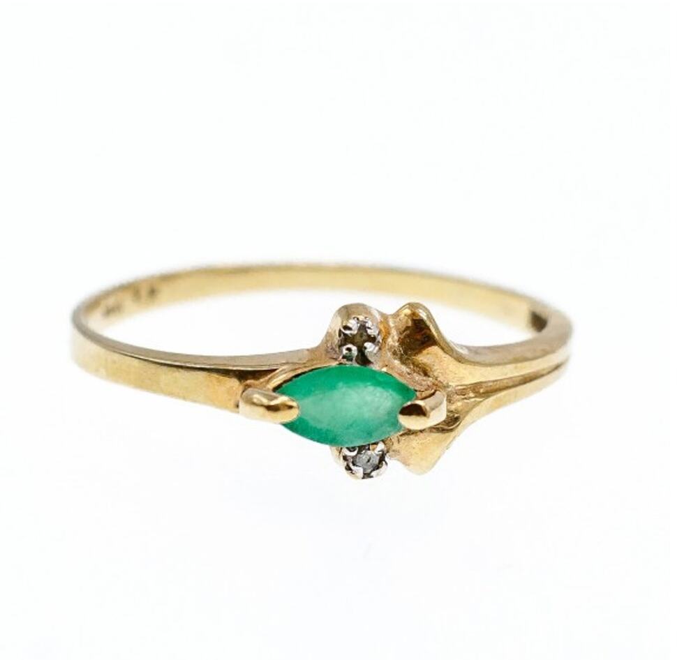 10K Yellow Gold Emerald & Diamonds Ring Size 6.75